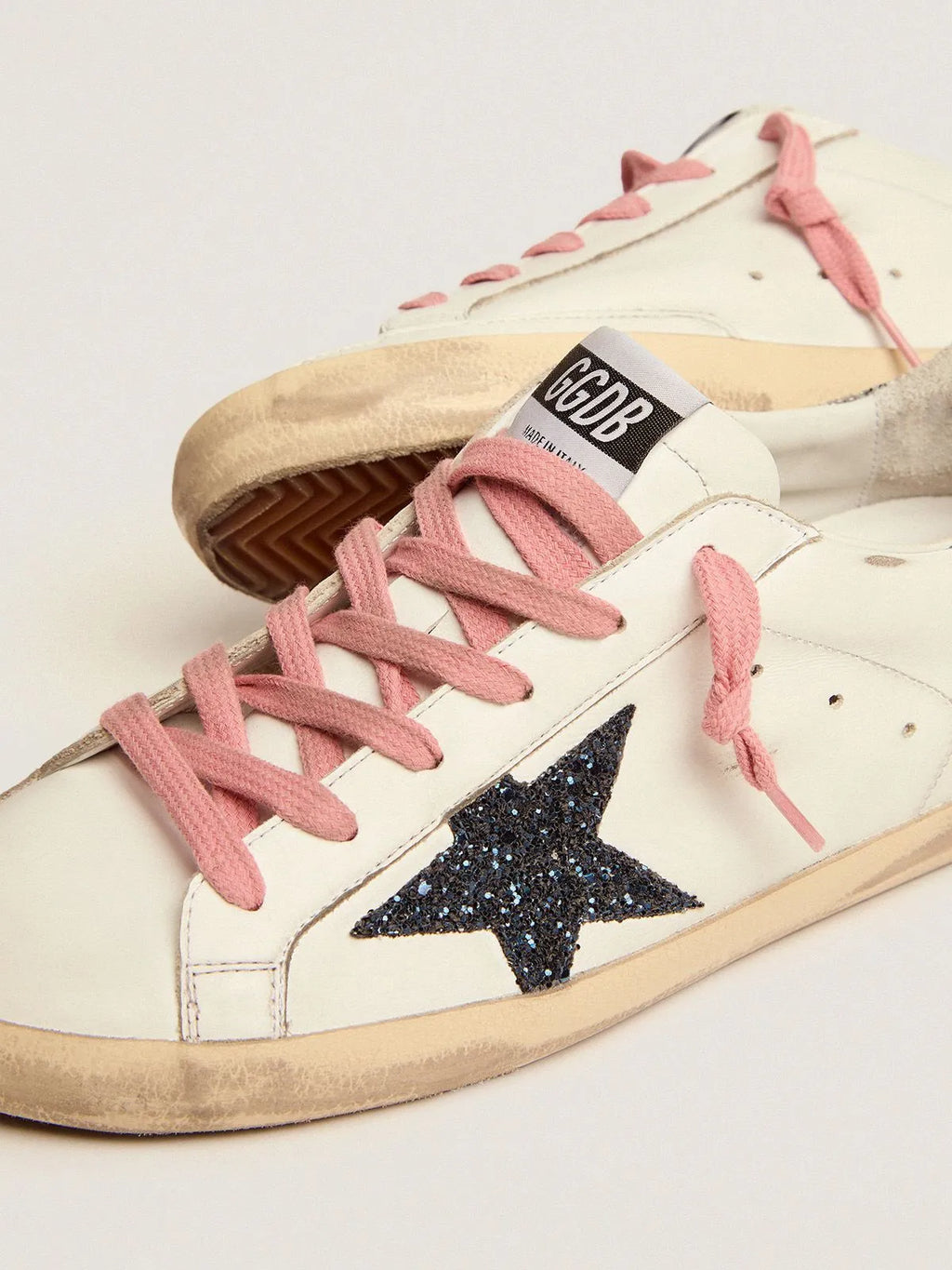 Sneakers Super-Star LTD con stella glitterata colorata e linguetta sul tallone 