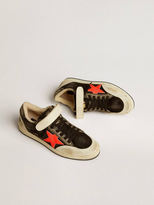 Ball Star Pro in pelle scamosciata nera con stella arancione neon