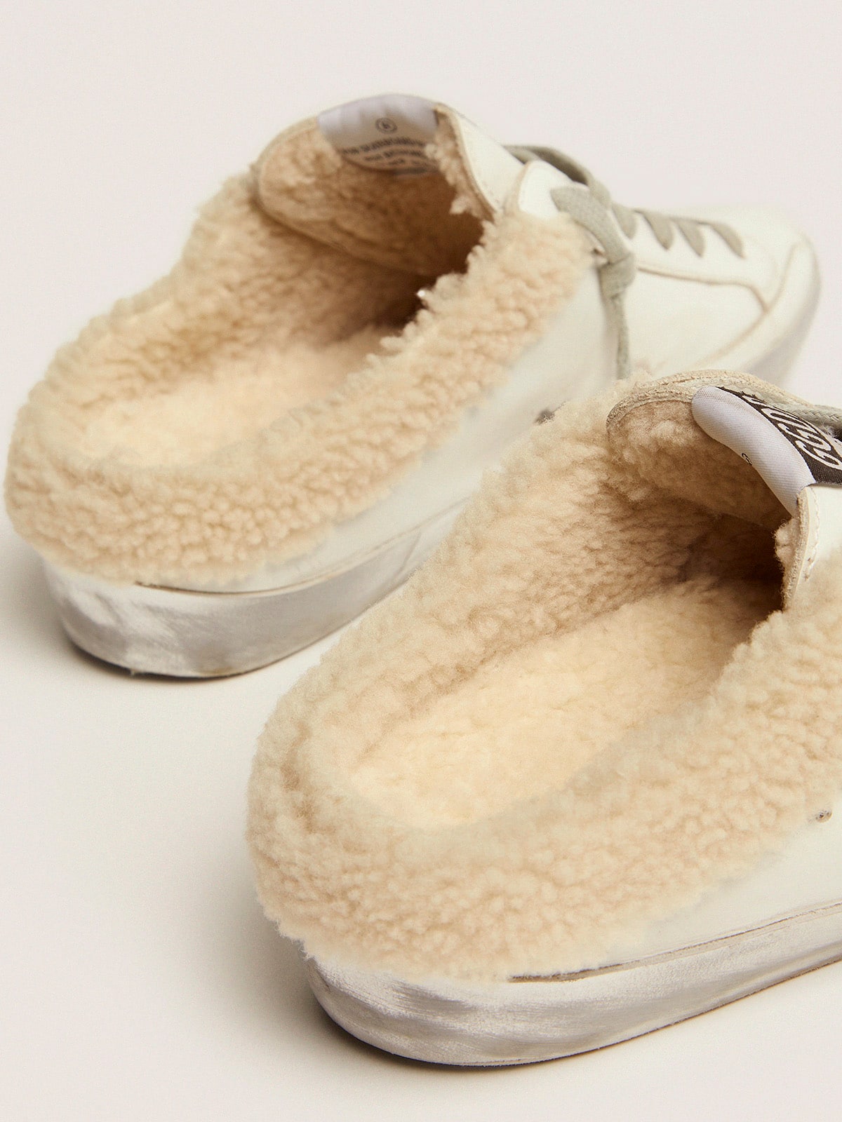 Sabot Super-Star in pelle bianca con fodera in shearling