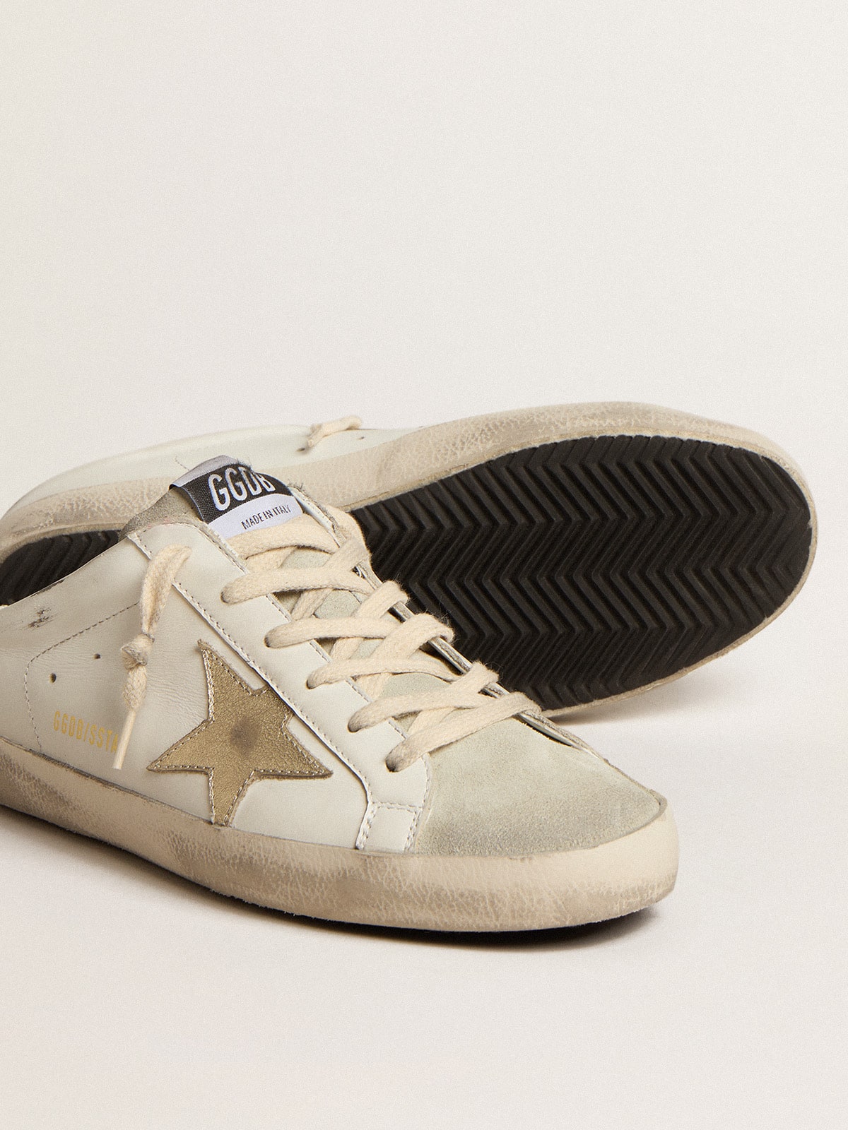 Sabot Super-Star con stella platino e linguetta in suede grigio ghiaccio