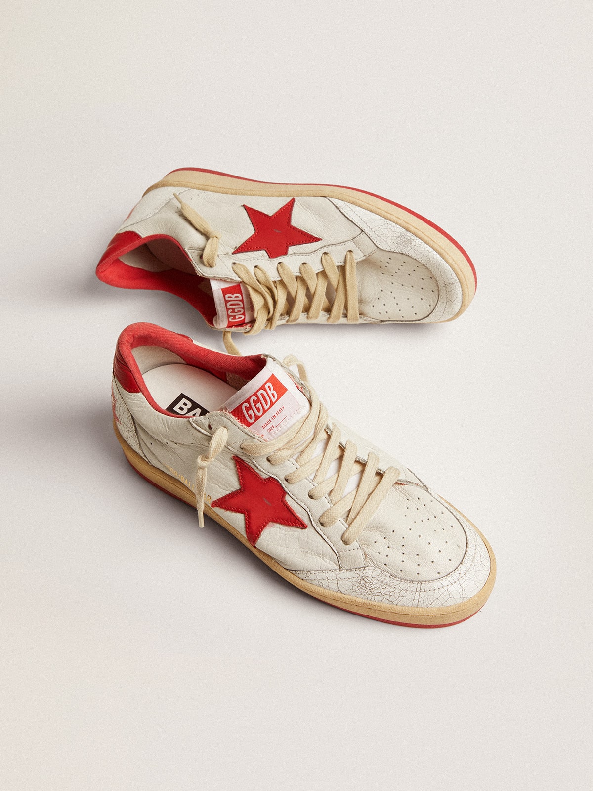 Ball Star da donna in pelle bianca con stella rossa e linguetta sul tallone