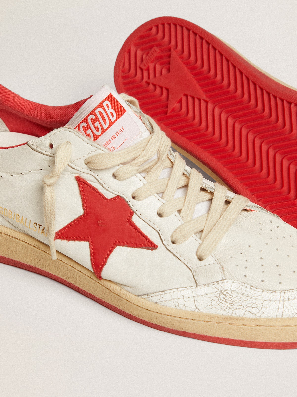 Ball Star da donna in pelle bianca con stella rossa e linguetta sul tallone