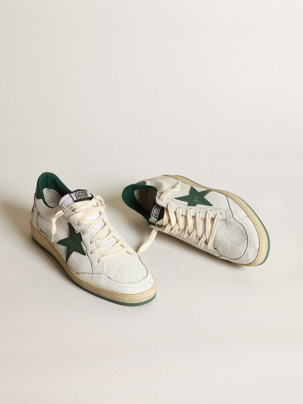 Ball Star da donna in nappa bianca con stella in pelle verde e linguetta sul tallone