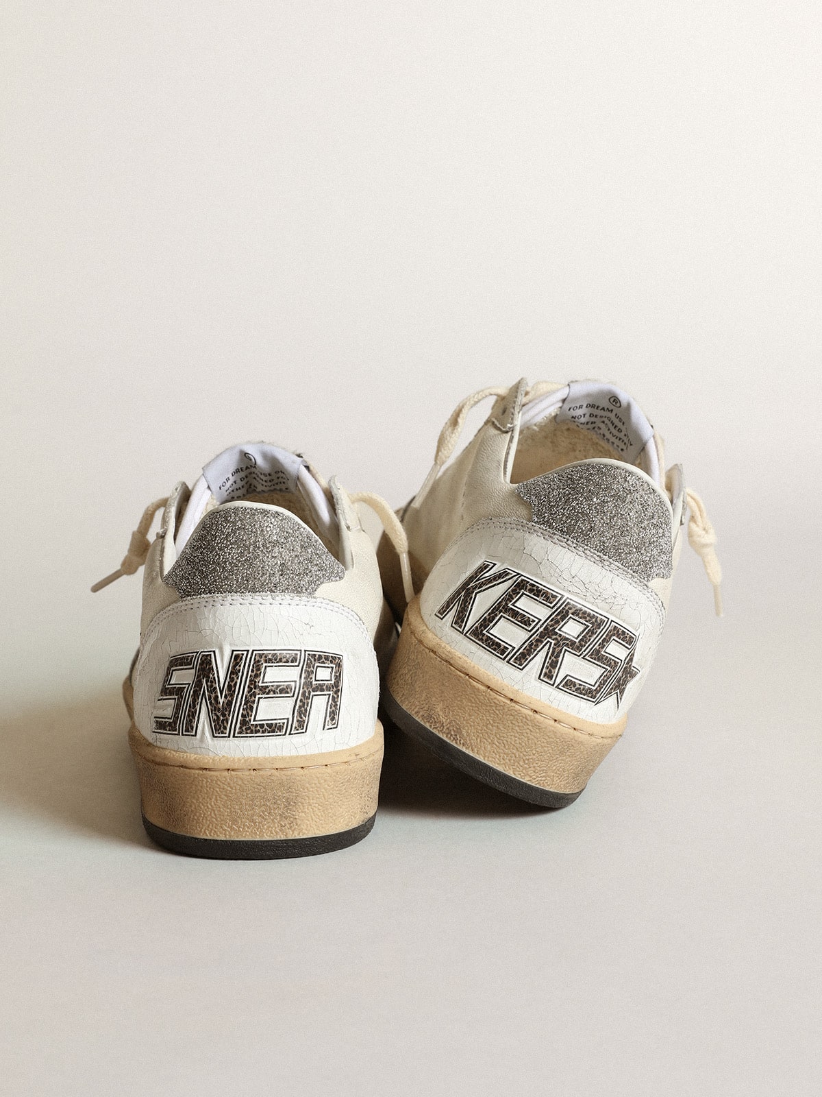 Stella a sfera bianca con stella in cristallo Swarovski e linguetta sul tallone