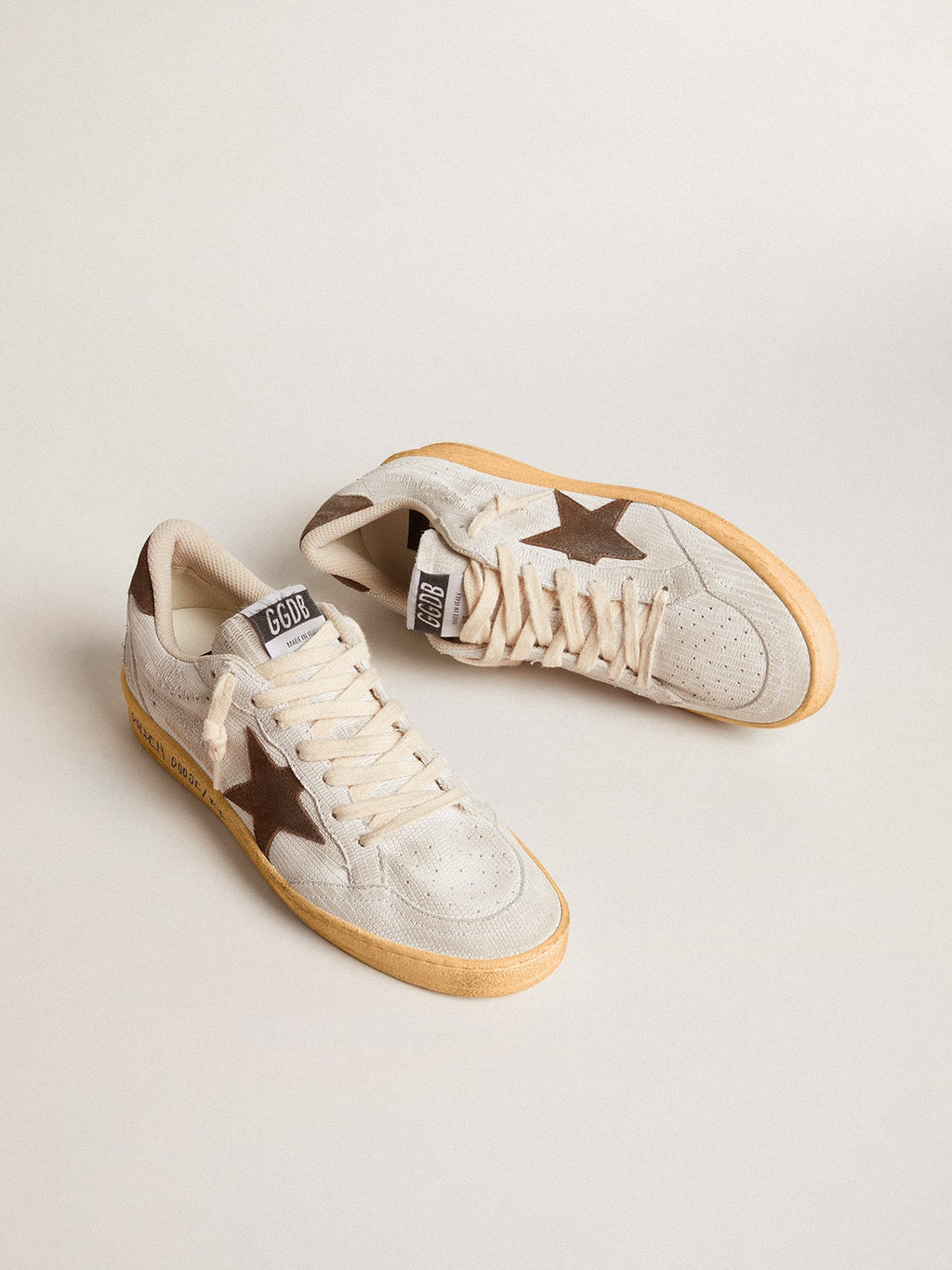 Ball Star da donna in pelle nabuk bianca con stella in camoscio marrone e linguetta sul tallone