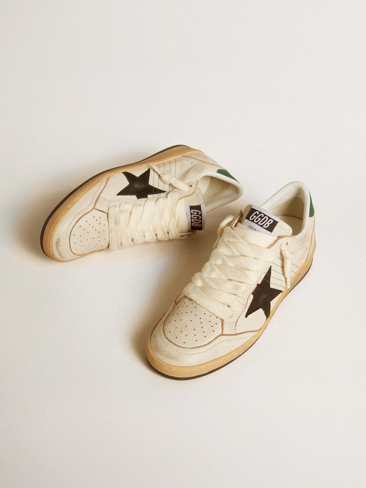 Ball Star da donna con stella in pelle nera e linguetta sul tallone in pelle verde