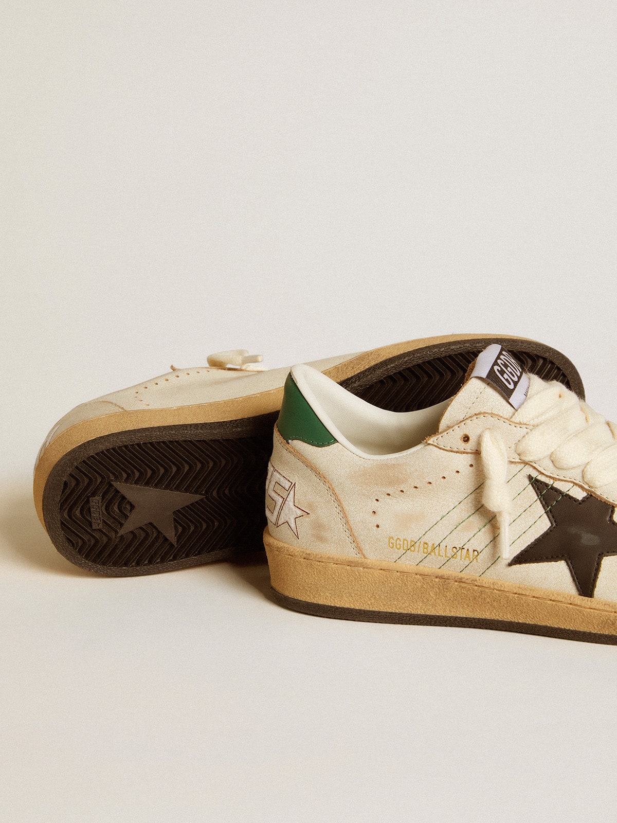 Ball Star da donna con stella in pelle nera e linguetta sul tallone in pelle verde
