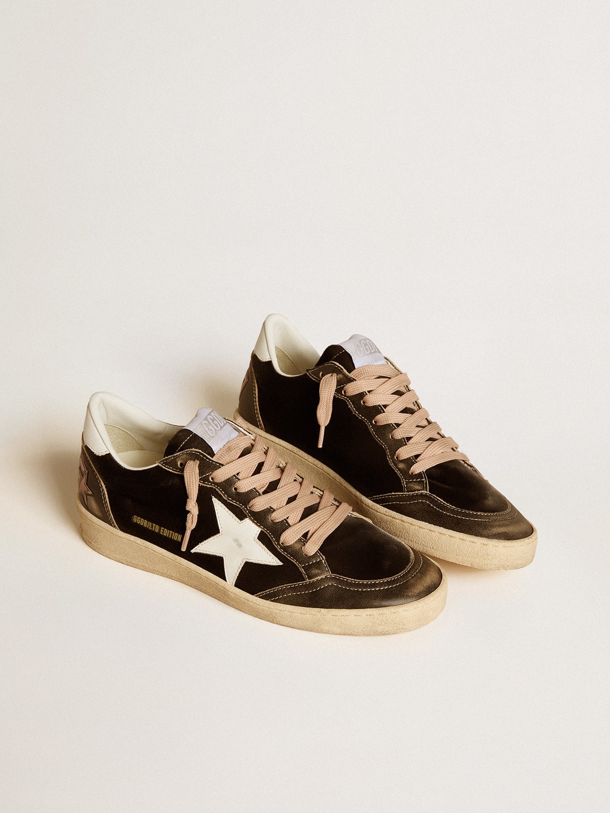 Ball Star LTD in velluto nero con stella in pelle bianca e linguetta sul tallone
