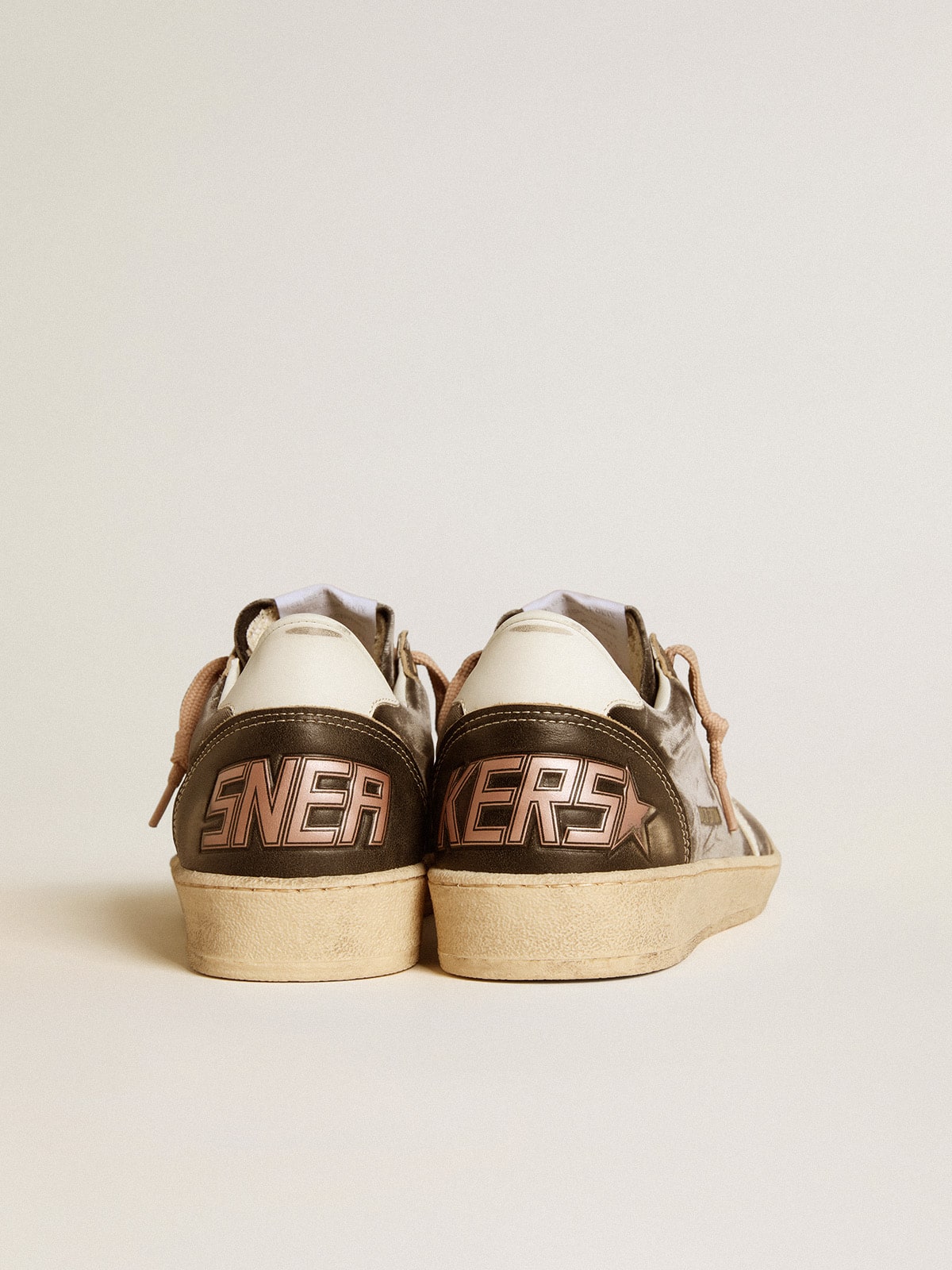 Ball Star LTD in velluto nero con stella in pelle bianca e linguetta sul tallone