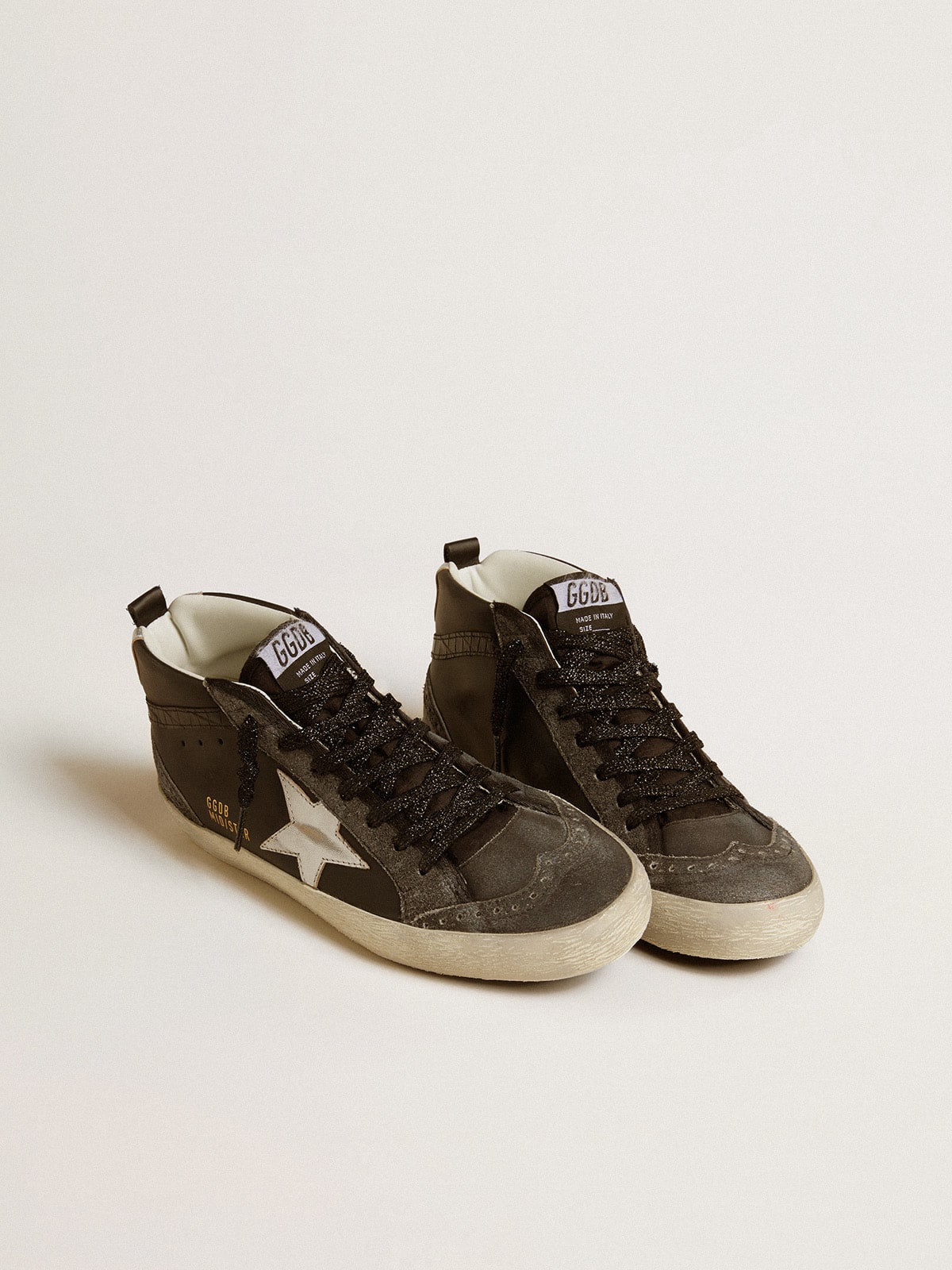 Women’s Mid Star in black leather with silver metallic leather star