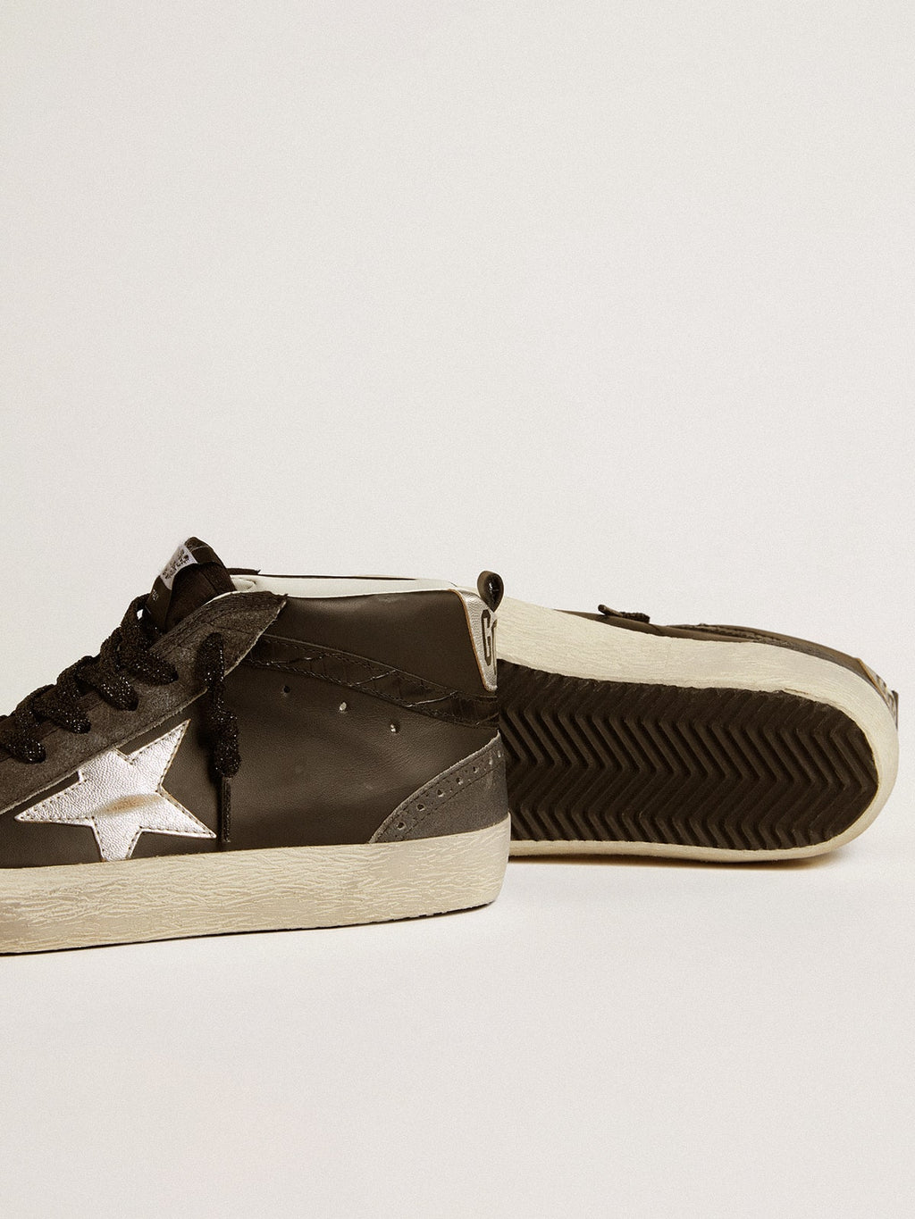 Women’s Mid Star in black leather with silver metallic leather star