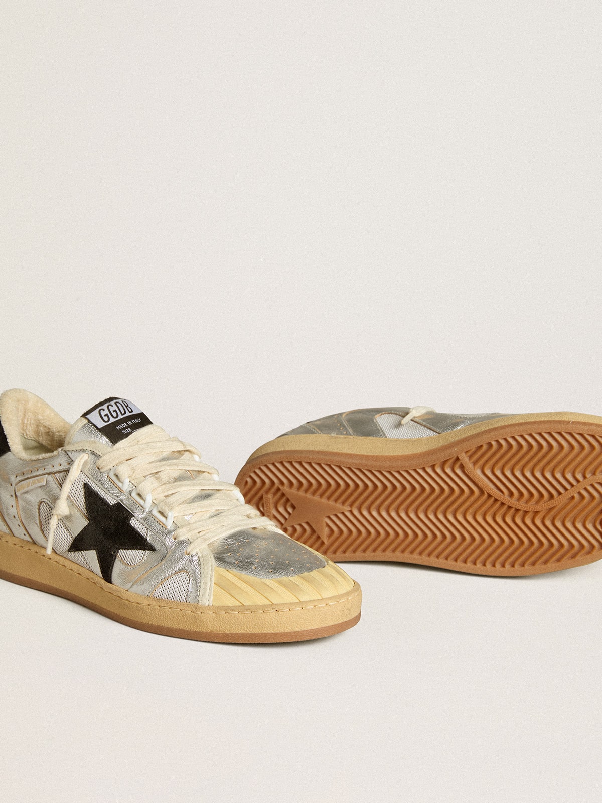 Ball Star LAB in pelle argentata con stella in suede nera e linguetta sul tallone
