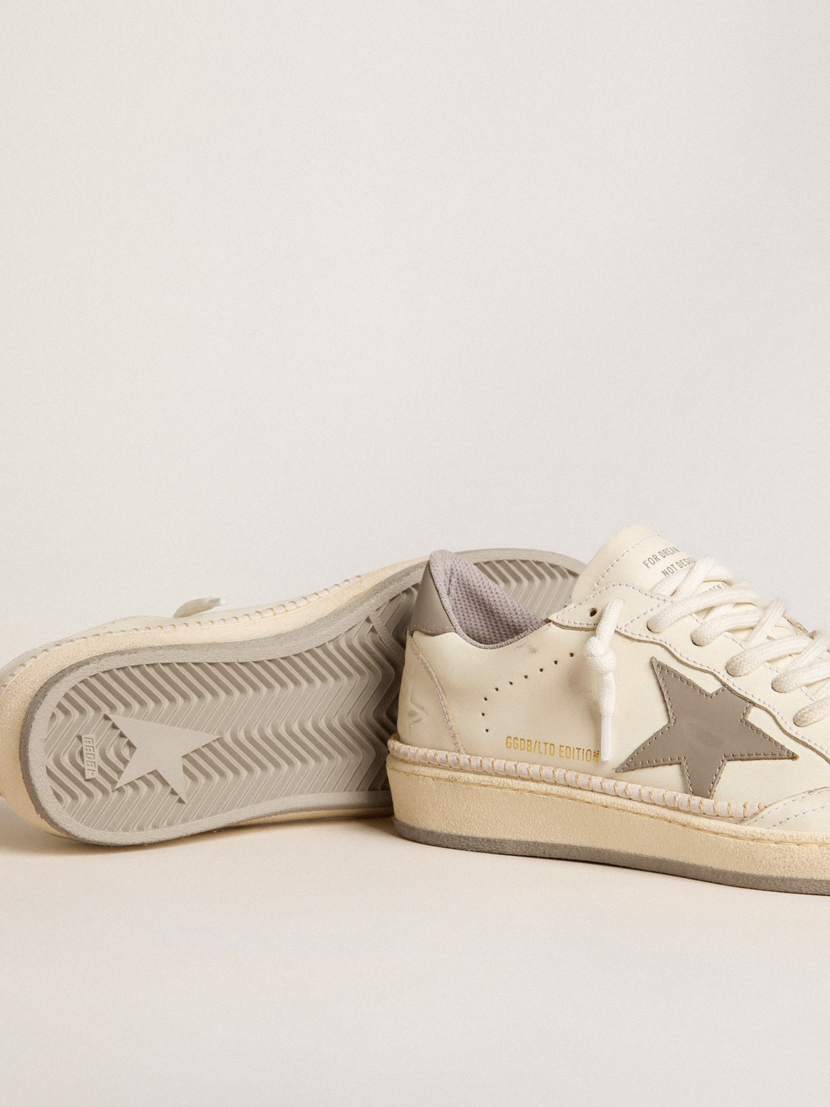 Ball Star LTD da donna con stella in pelle grigia, linguetta sul tallone e cuciture