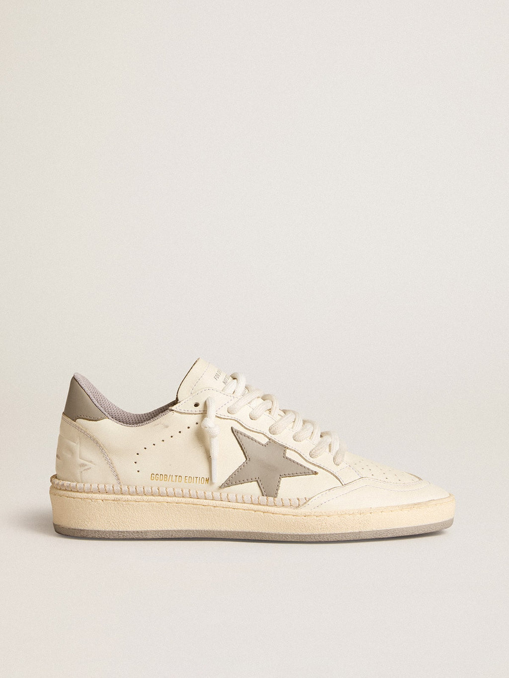 Ball Star LTD da donna con stella in pelle grigia, linguetta sul tallone e cuciture
