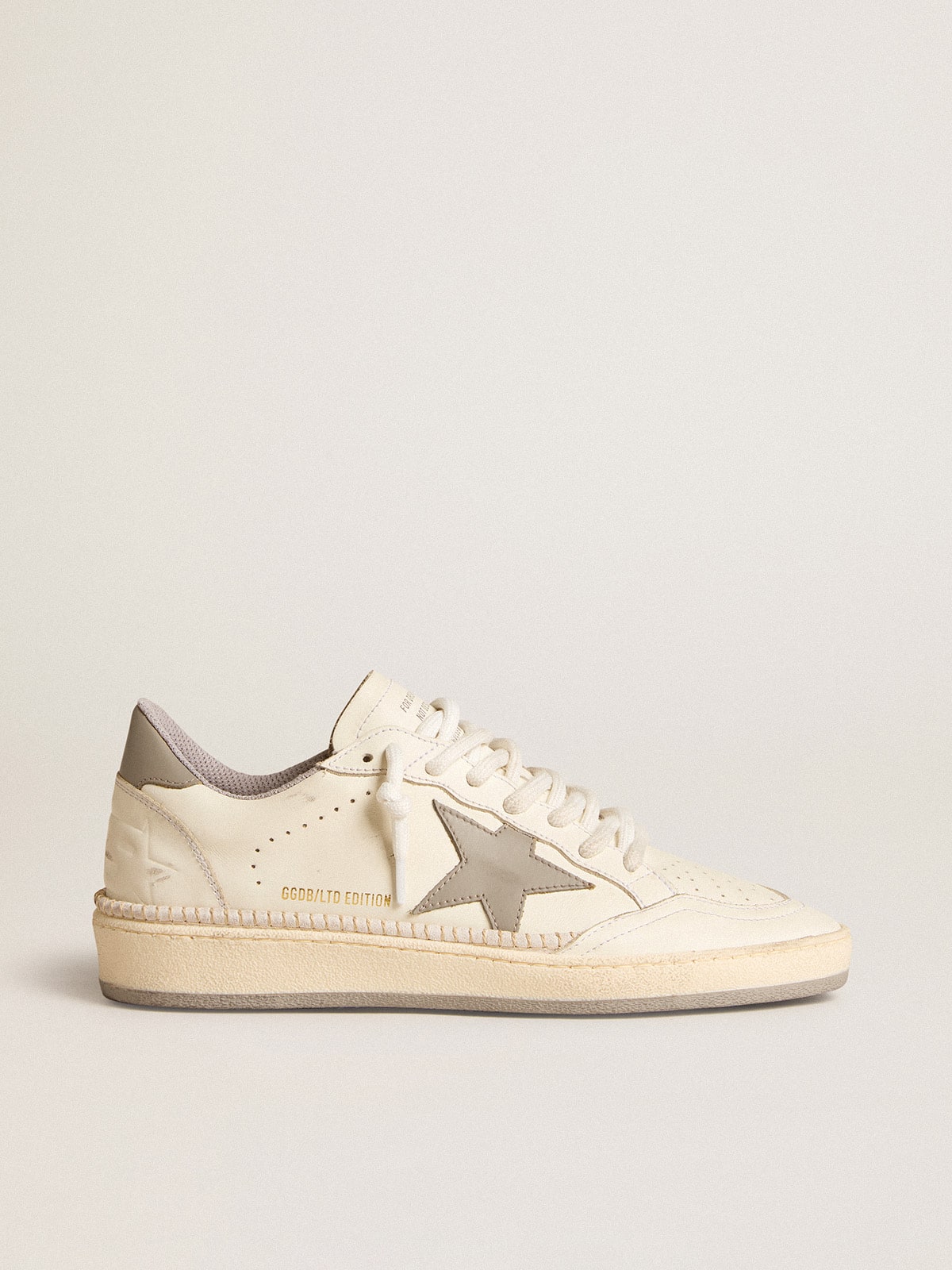 Ball Star LTD da donna con stella in pelle grigia, linguetta sul tallone e cuciture