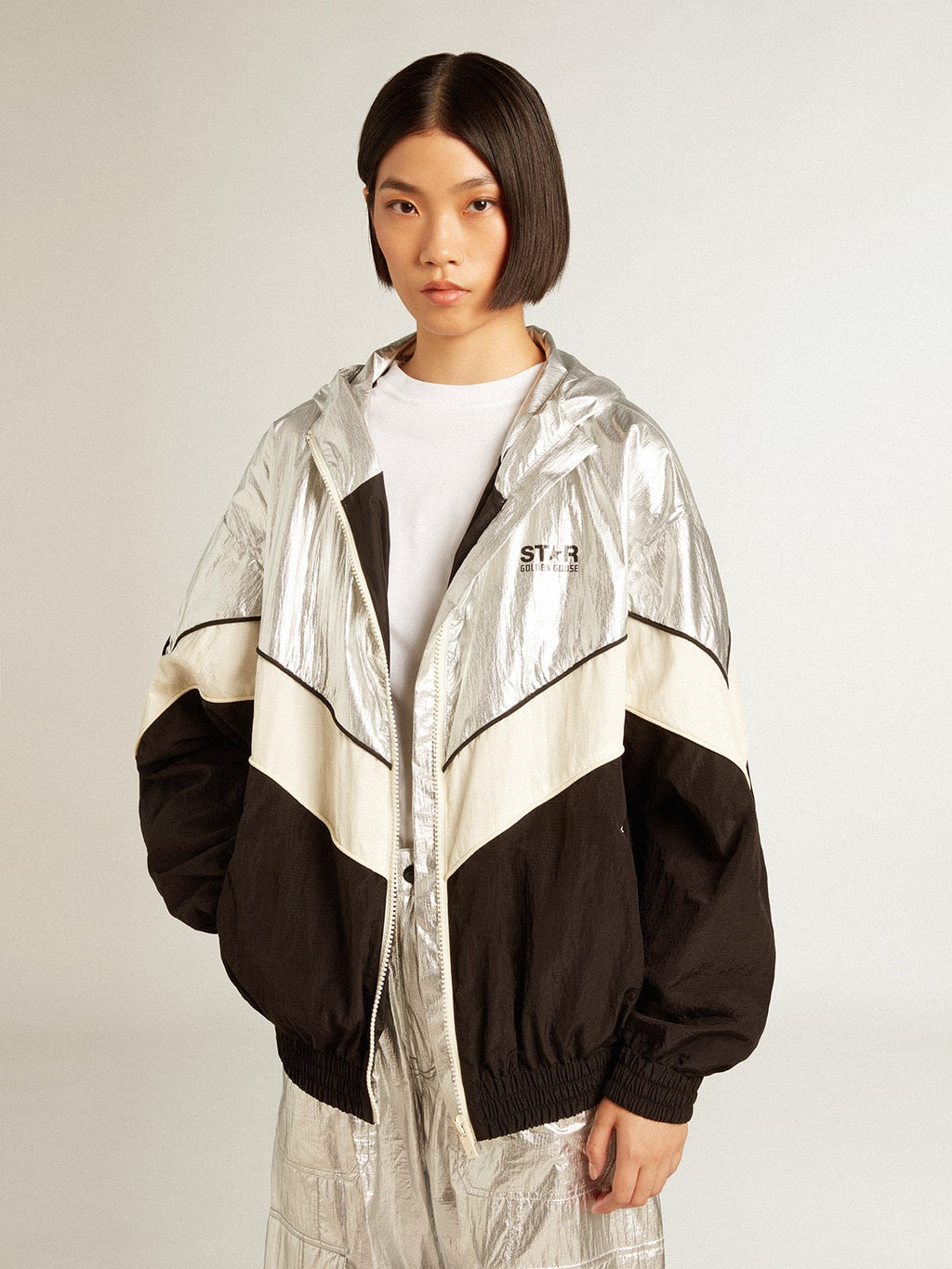 Women's windcheater in silver and black technical fabric