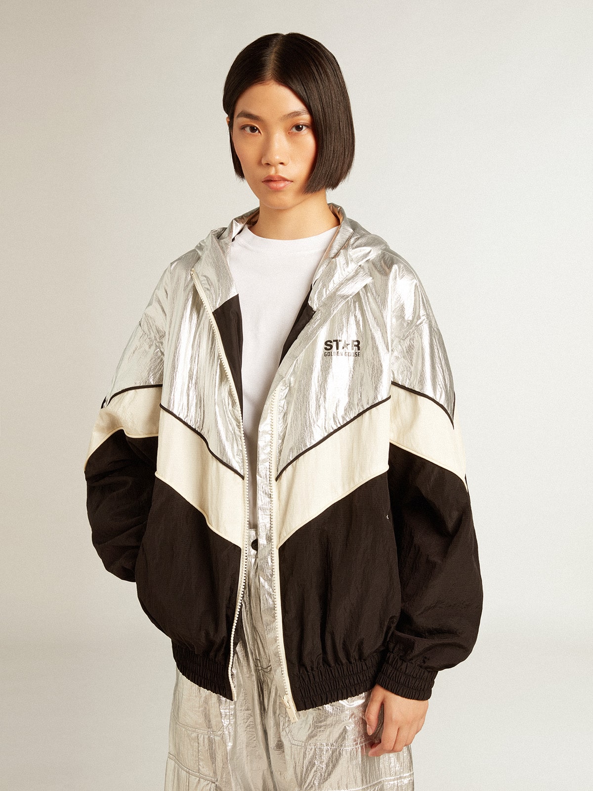 Women's windcheater in silver and black technical fabric